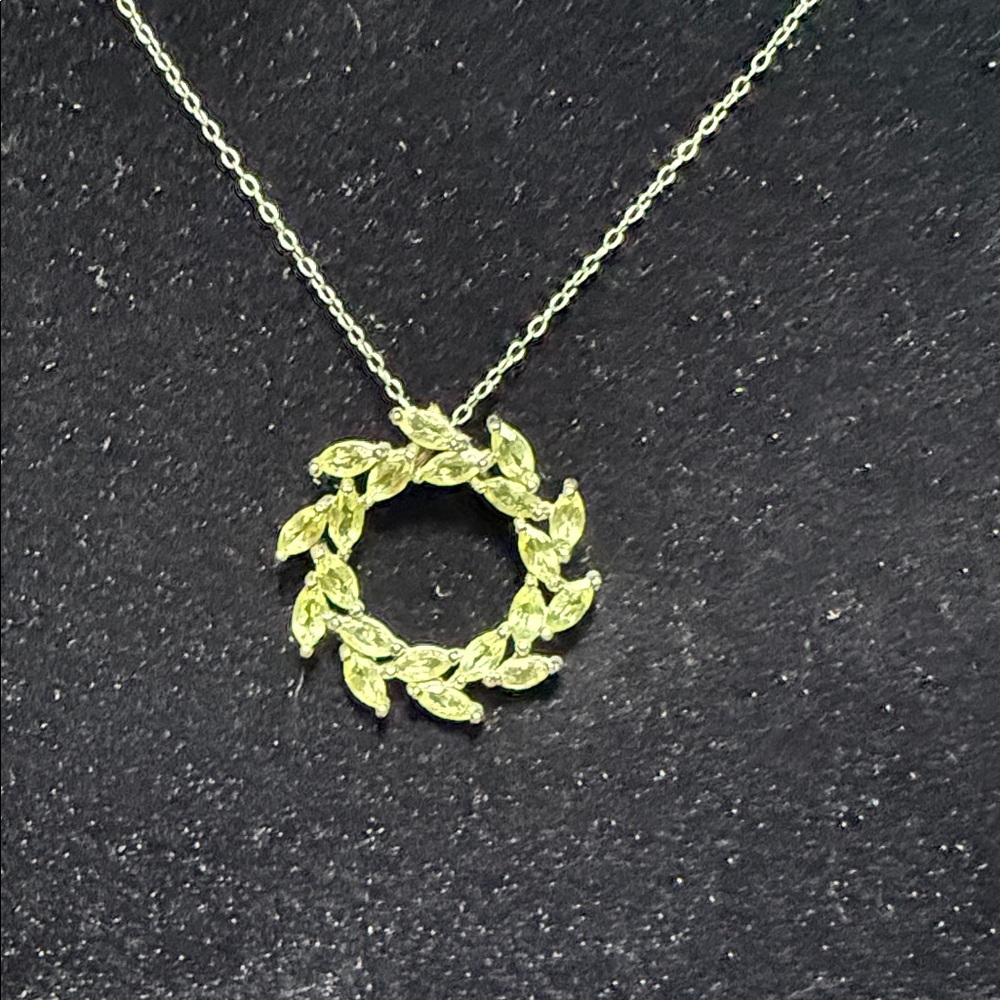 Peridot Leaf Wreath Pendant Necklace 925 sterling Silver